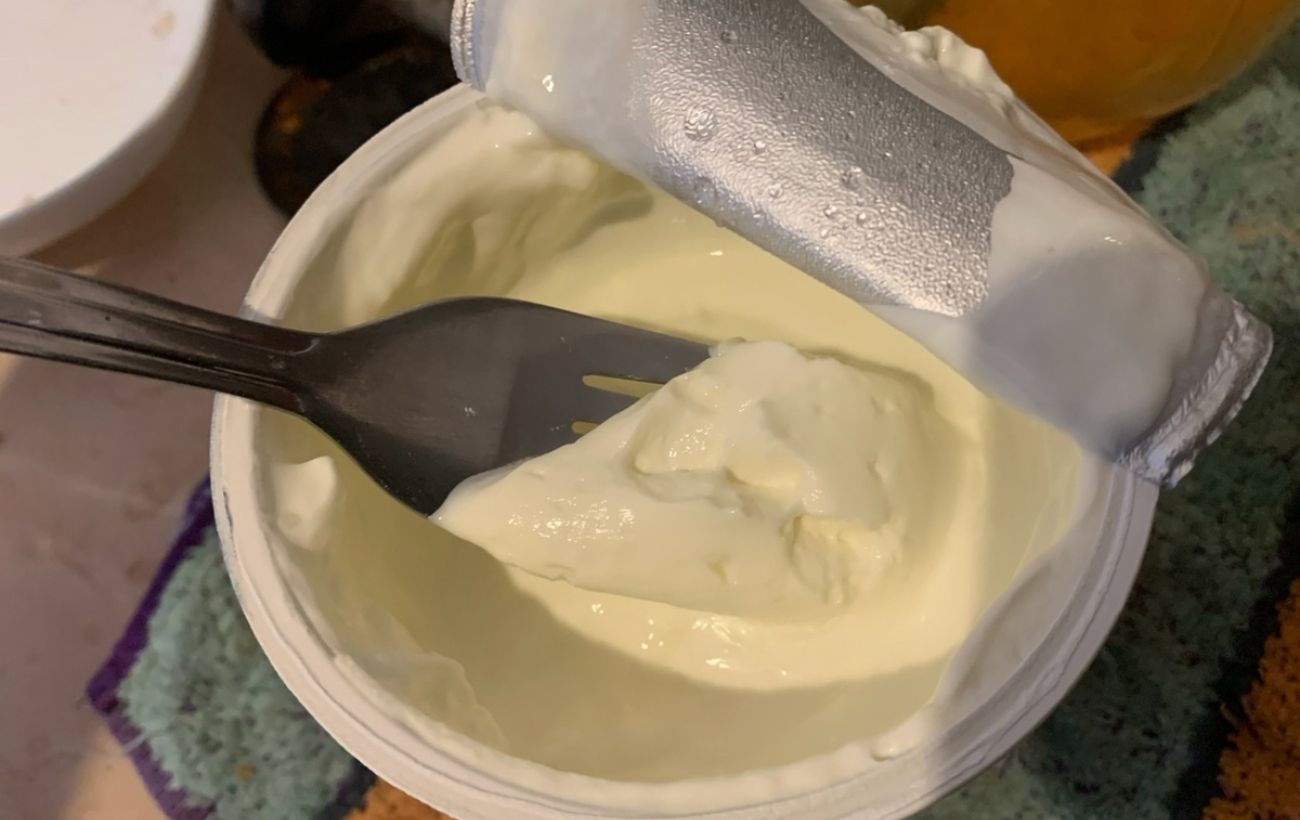 Експерти розповіли, як можна використовувати кришки від сметани в побуті з користю для себе