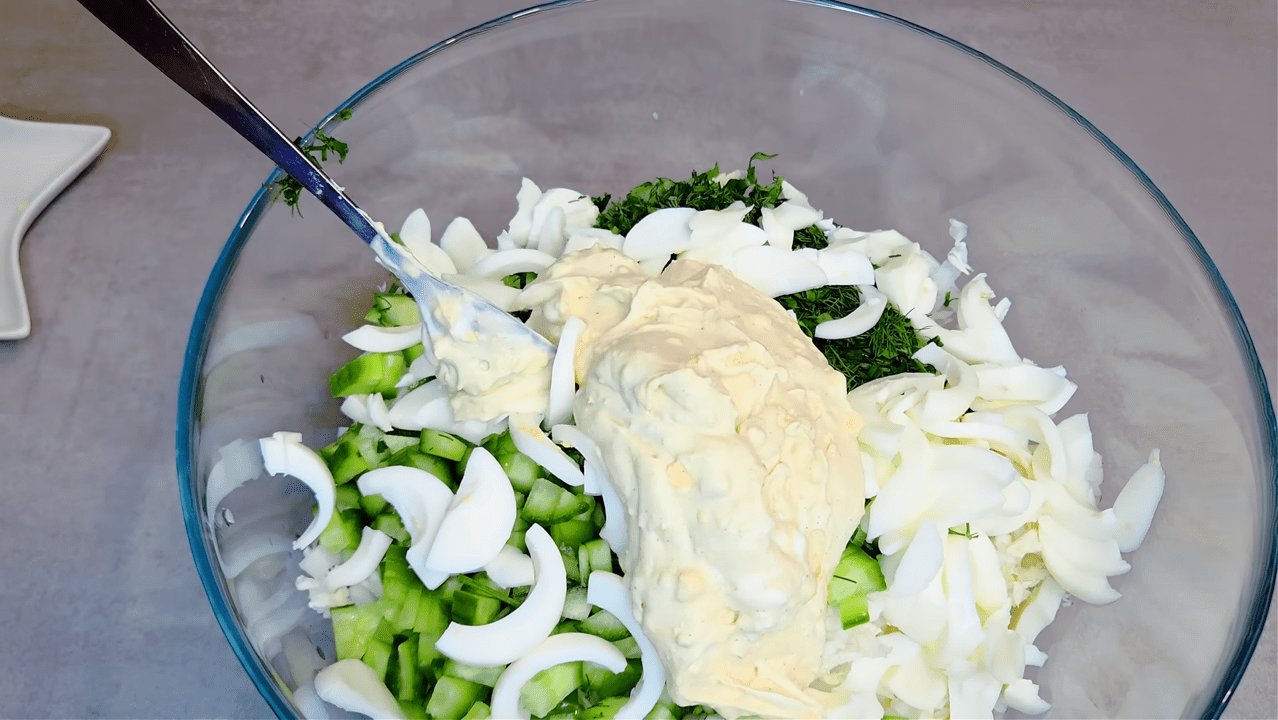 Кулінари поділилися рецептом зимового салату з пекінської капусти