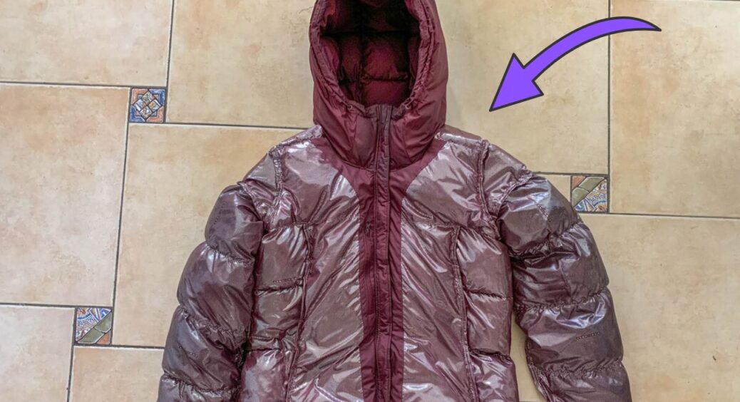 Наношу 3 краплі на ватку – і чищу комірець: пуховик не перу вже 3 роки, а він чистий та пахучий 