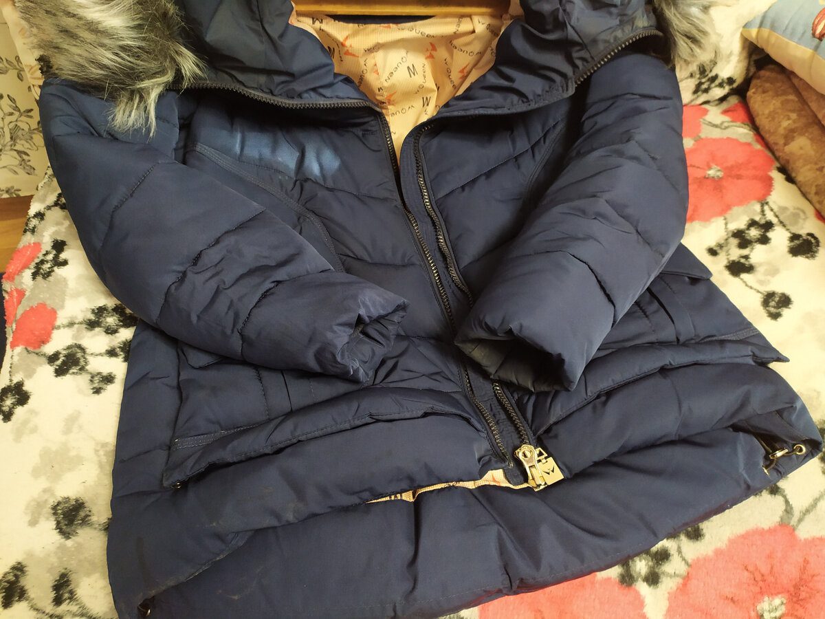 Експерти розповіли, як очистити пуховик від плям і мікробів без прання – корисна порада