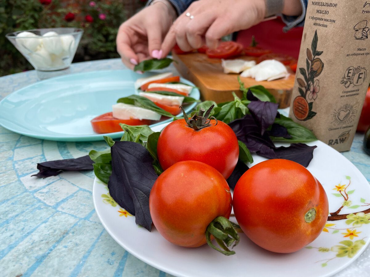 Городники розповіли, які помідори посадити на городі, аби отримати високий і смачний урожай