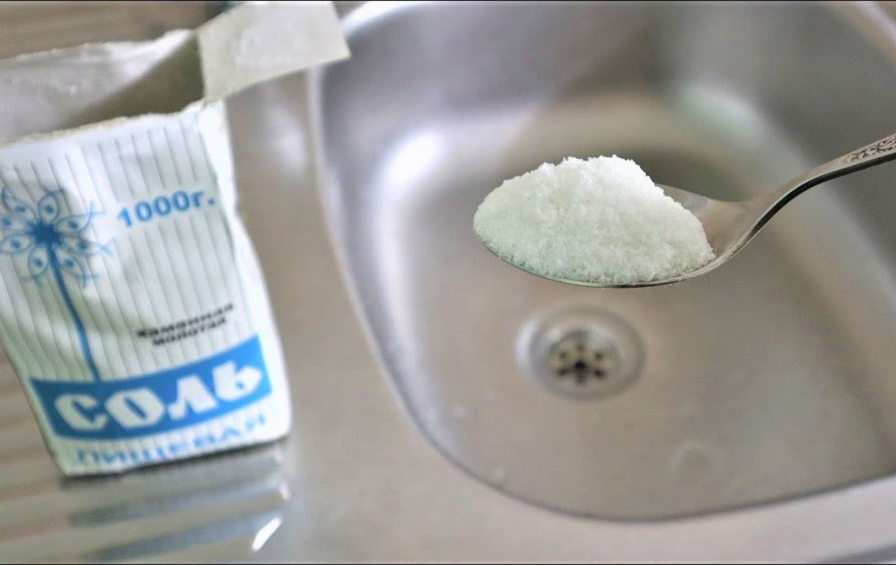 Як очистити раковину від неприємного аромату