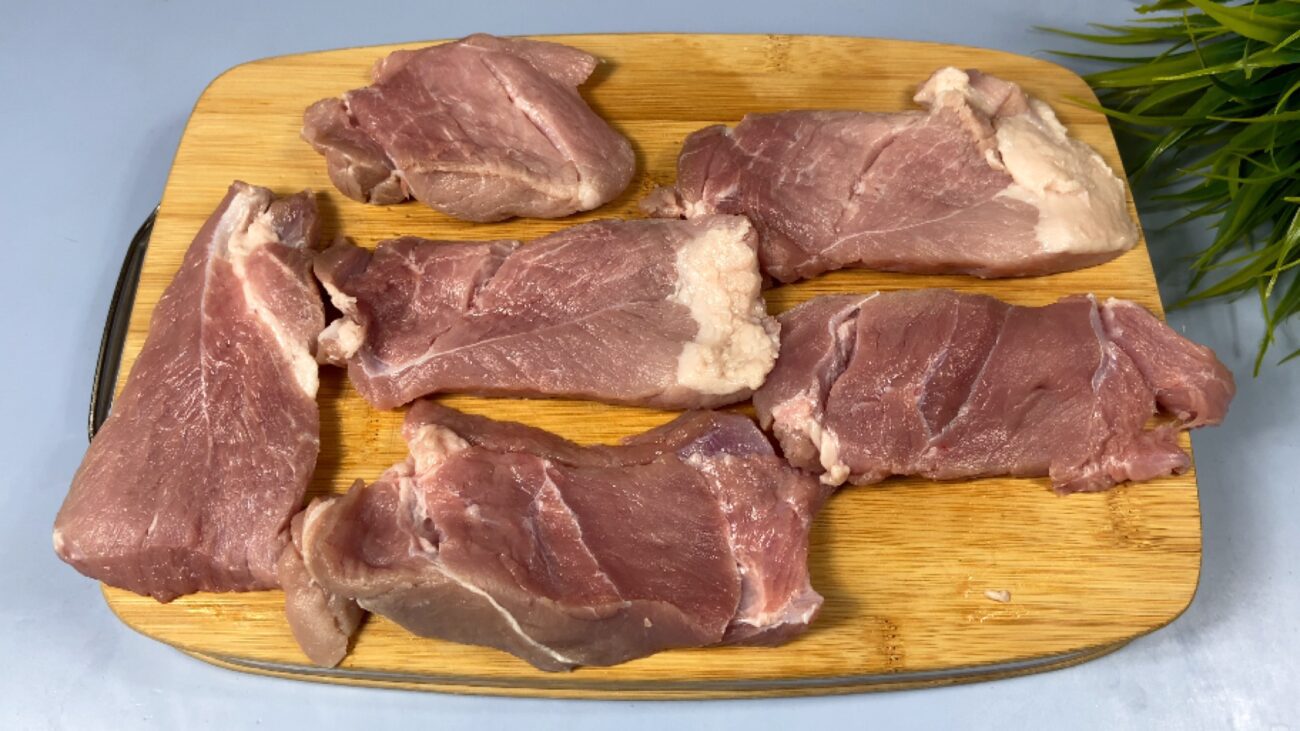 Господині розповіли, скільки можна зберігати мʼясо у морозилці 