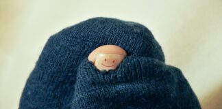 Як захистити шкарпетки від появи дірок