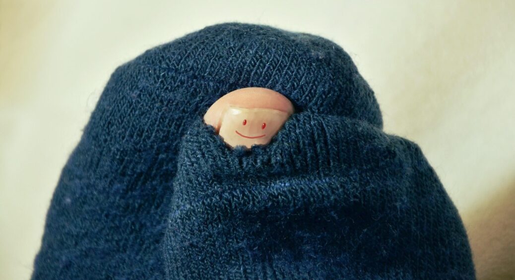 П’яти та носки на шкарпетках більше не протираються: 1 трюк – і не купую нові по 3 роки 