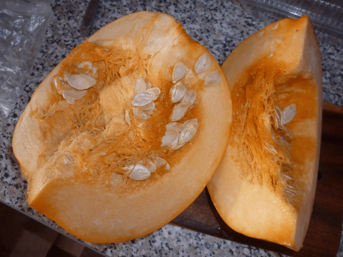 Кулінари розповіли, як приготувати надзвичайно смачний теплий салат із гарбузом