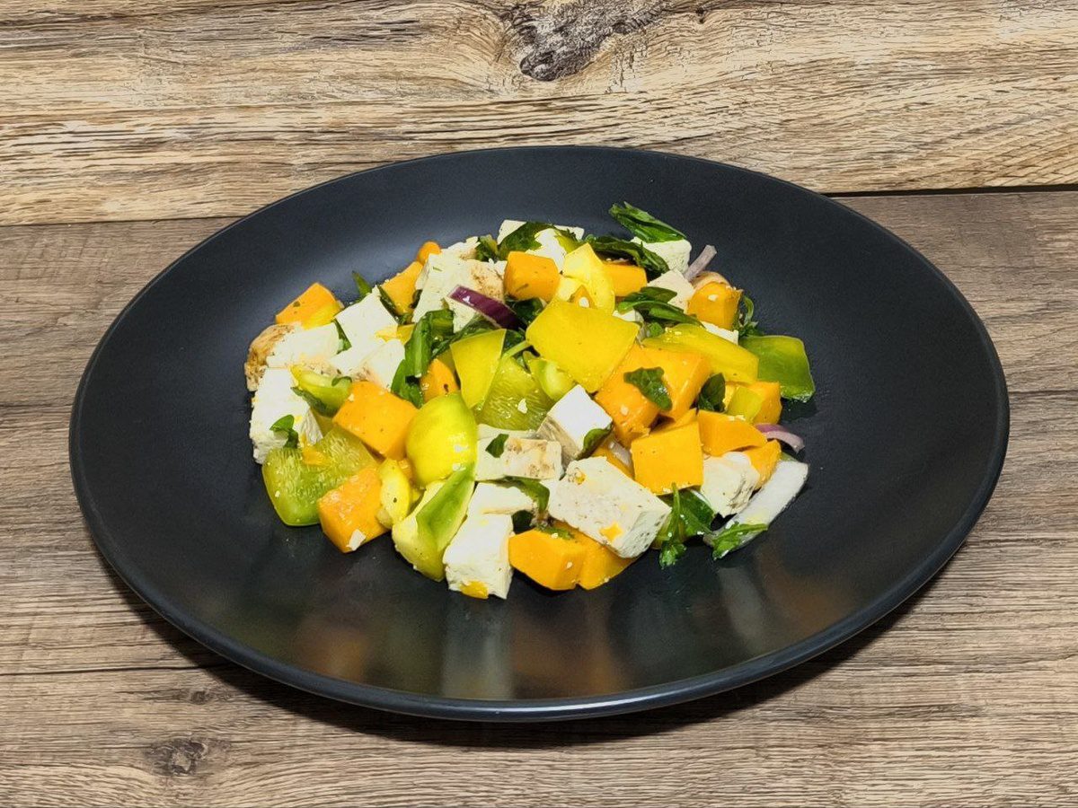 Кулінари розповіли, як приготувати надзвичайно смачний теплий салат із гарбузом