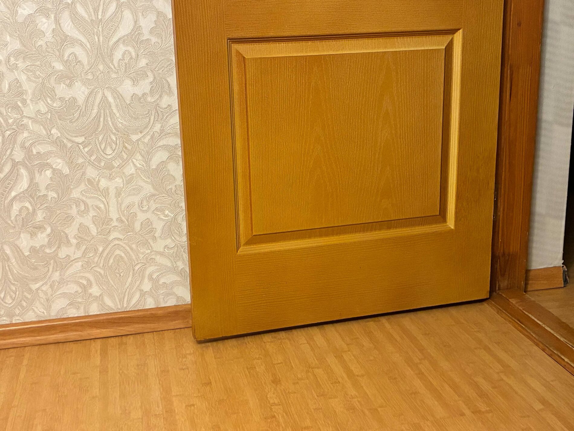 Як утеплити підлогу взимку без витрат