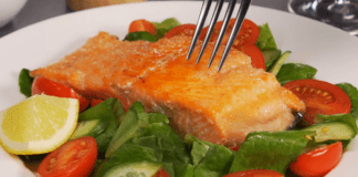 Кулінари розповіли, як приготувати лосось на папері