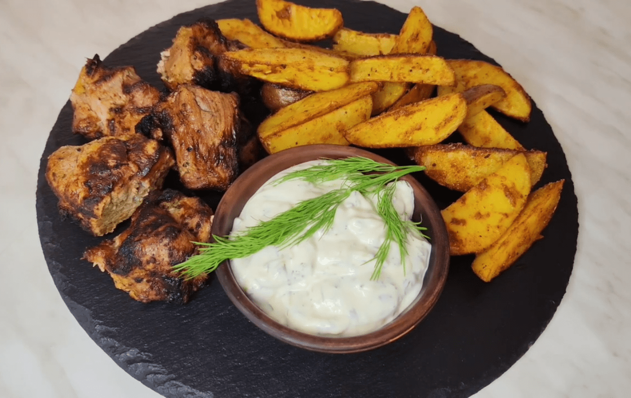 Кулінари поділились рецептом універсального соусу до м'яса та картоплі