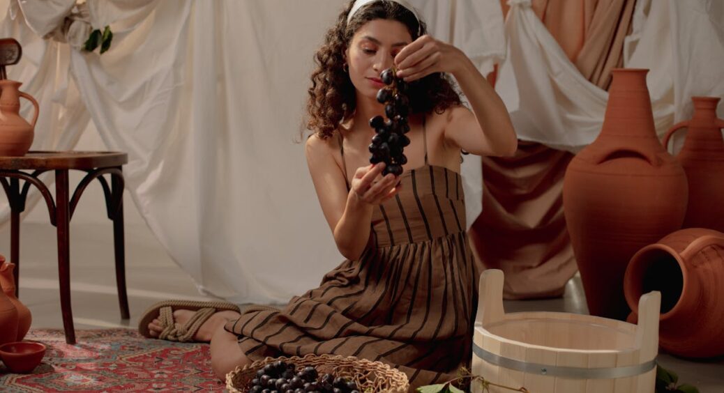 Я повірила куму, бо він перевіряв роками: ці 4 сорти винограду однаково гарні і для арки, і для келиха 