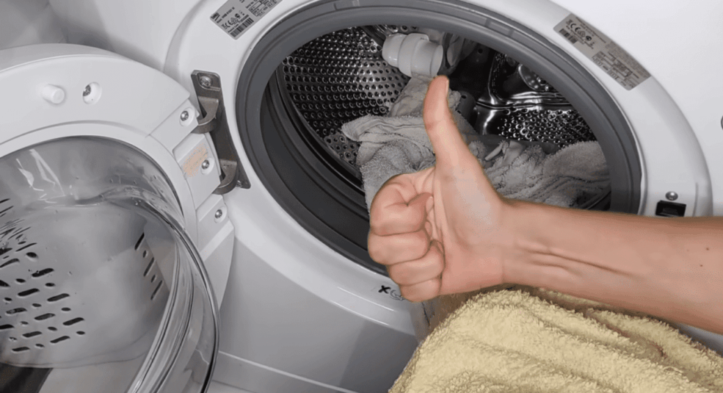 Після прання смердять речі чи білизна пахне затхлістю? Зробіть кондиціонер власноруч: 2 способи використання 