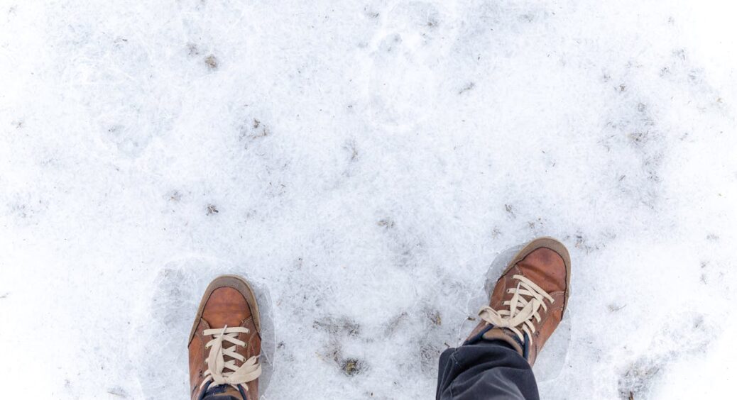 Ваші ніжки більше не будуть мерзнути на прогулянці по снігу — ходіть хоч пів дня: 1 хитрий трюк за копійки 