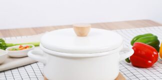 Експерти розповіли, чим відчистити емальований посуд