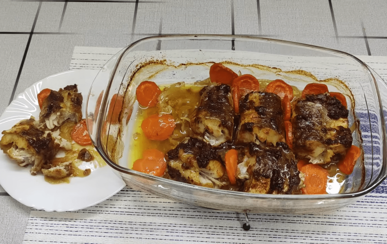 Кулінари розповіли, як смачно запекти у духовці хек