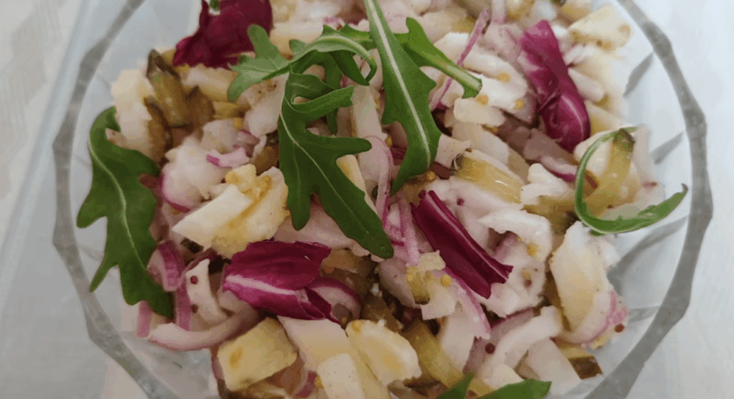 Хто ж з українців не любить сало! А готували ви селянський салат з нього? Поживний й пікантний: за 10 хвилин 