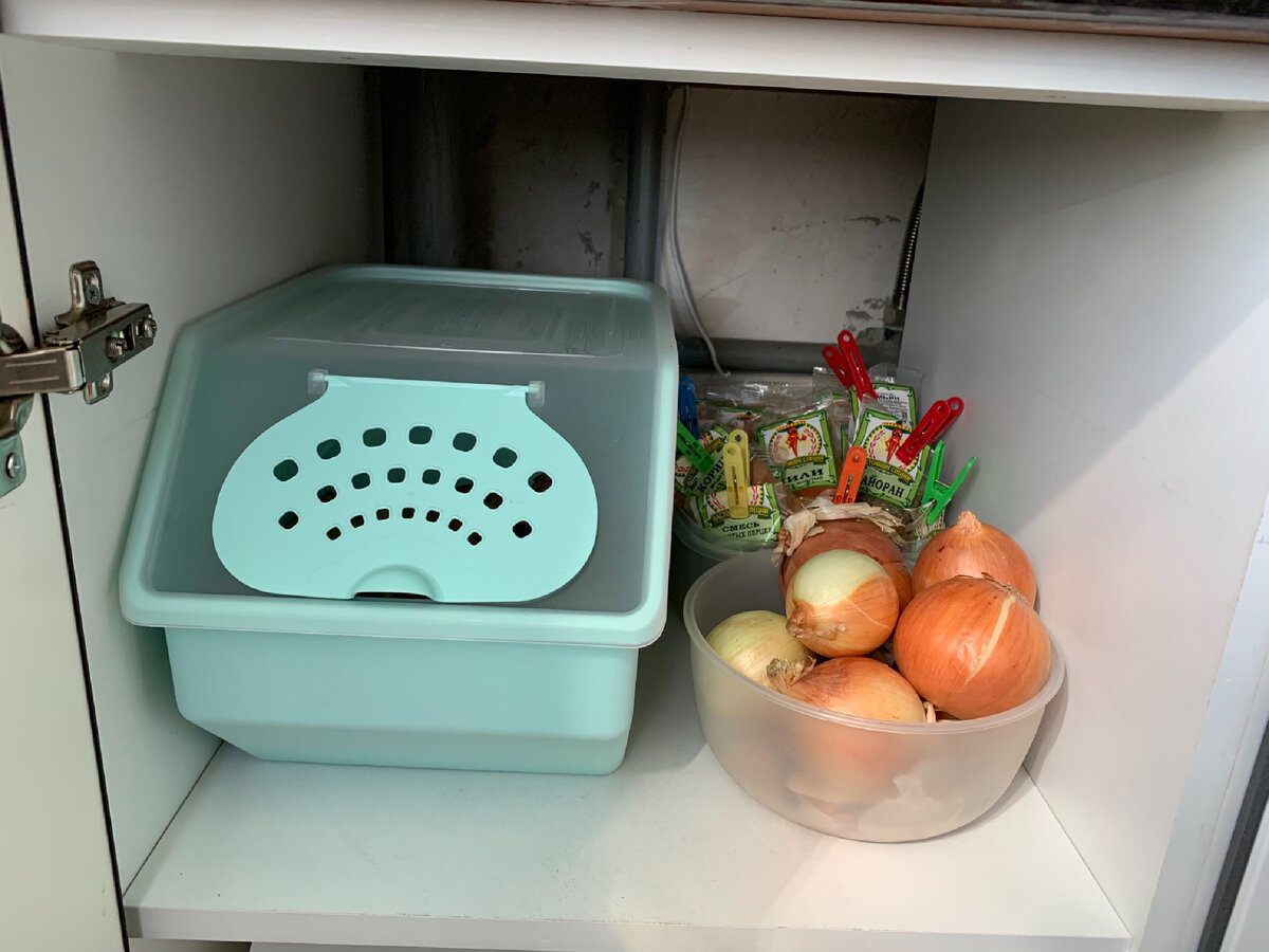 Експерти порадили змінити місце зберігання деяких продуктів у зимовий період – не на кухні