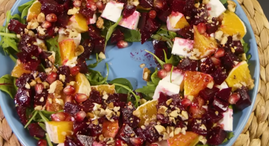 Змішала буряк і ще 3 продукти — вийшов салат: рецепт для всіх, хто любить здорову кухню й стежить за фігурою 