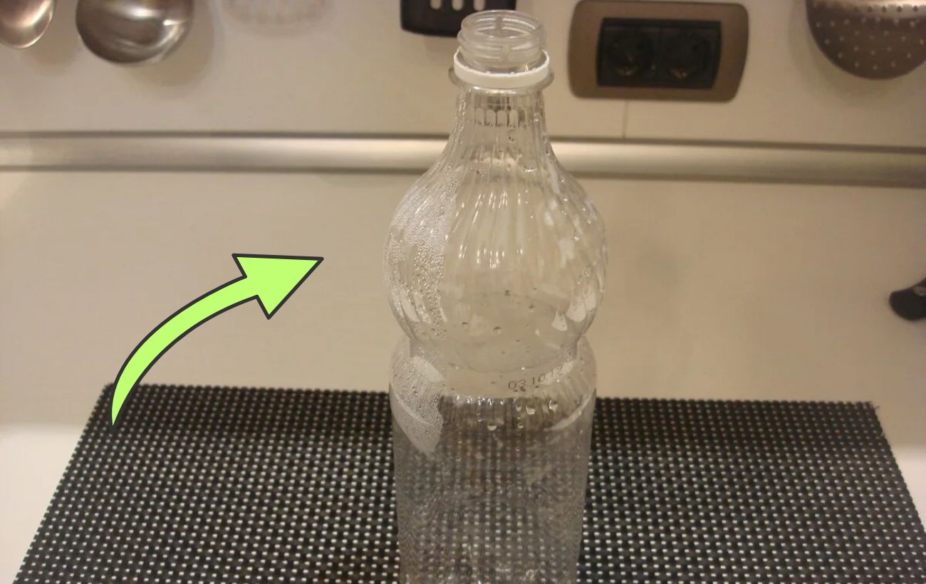 Як створити з пластикової пляшки органайзер для канцелярії