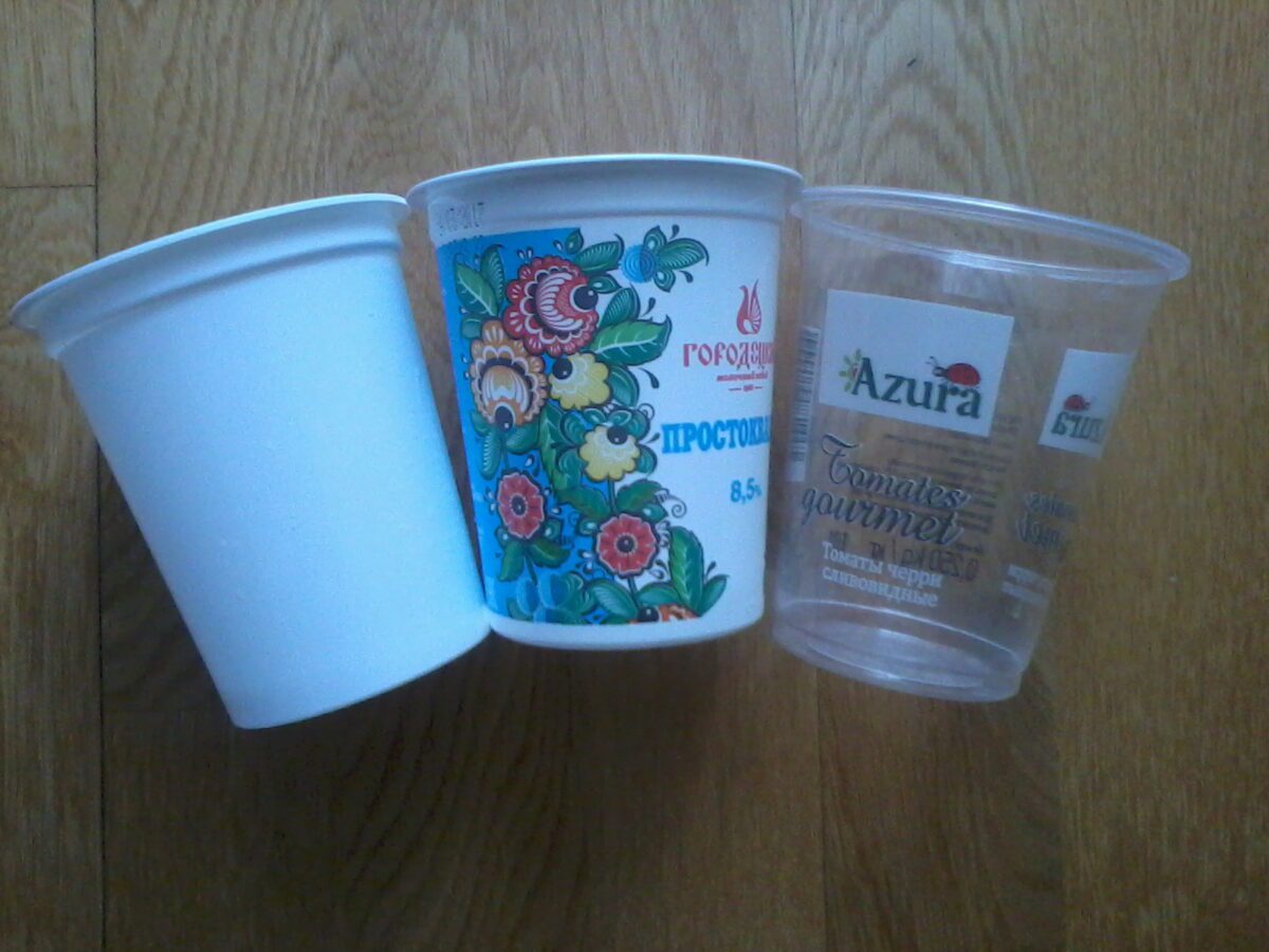 Експерти назвали можливі способи використання стаканчиків з-під магазинної сметани в побуті