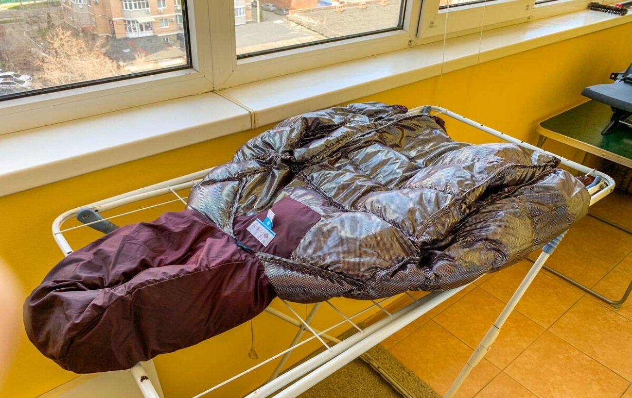 Експерти розповіли, як очистити плями на рукавах куртки просто та без особливого клопоту