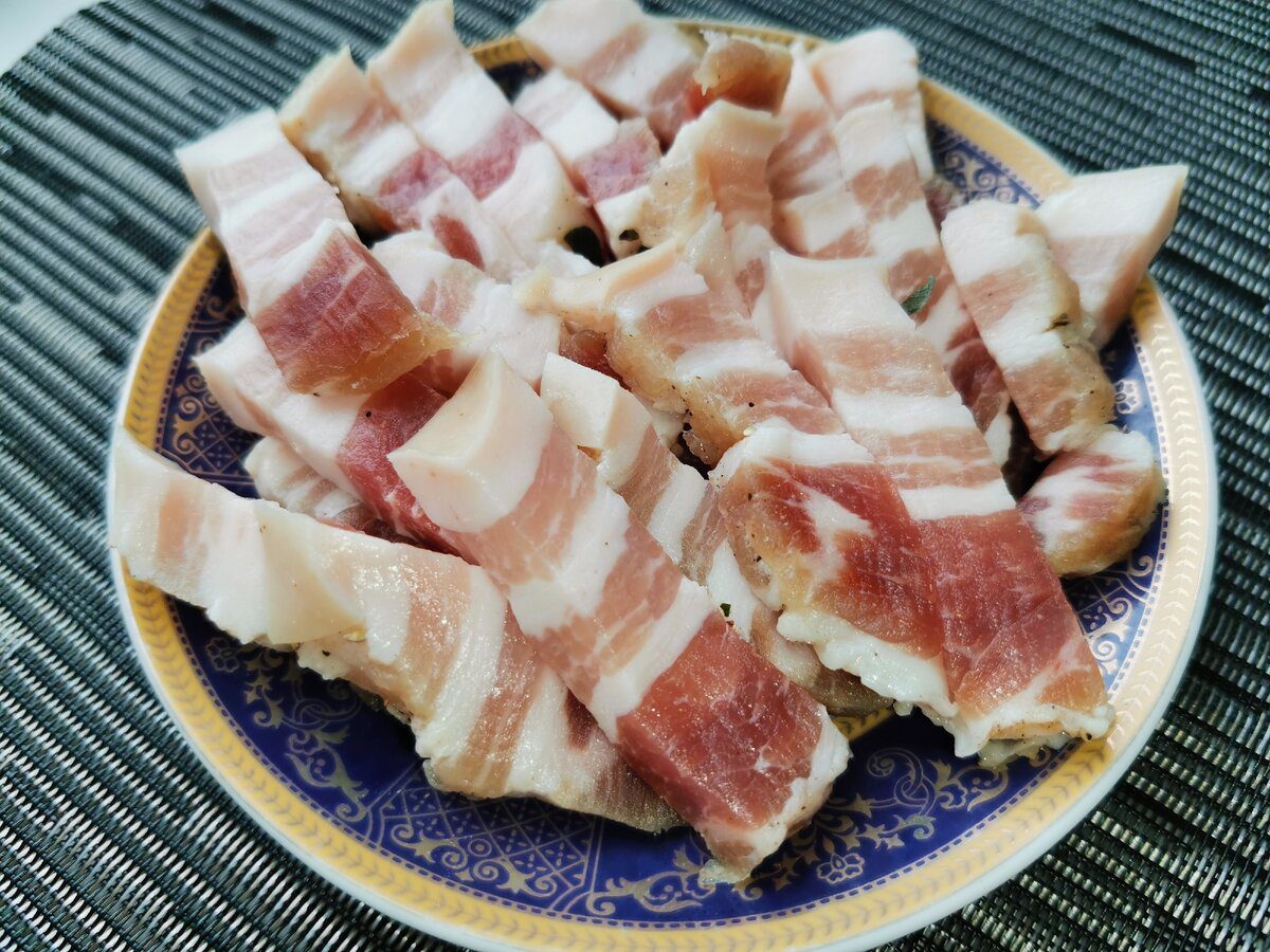 Експерти порадили простий спосіб, який допоможе перевірити свиняче сало на якість – лайфхак