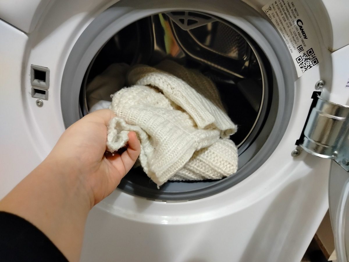 Експерти розповіли, чому не можна сушити одяг на батареї та як краще просушувати свої речі