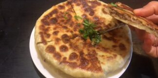 Кулінари поділилися рецептом лінивих коржиків на окропі з м'ясом за 30 хвилин