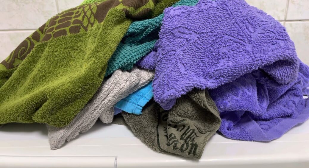 Замість кондиціонера для білизни я тепер ллю це: рушники м’які, а витрати зменшились вдвічі 