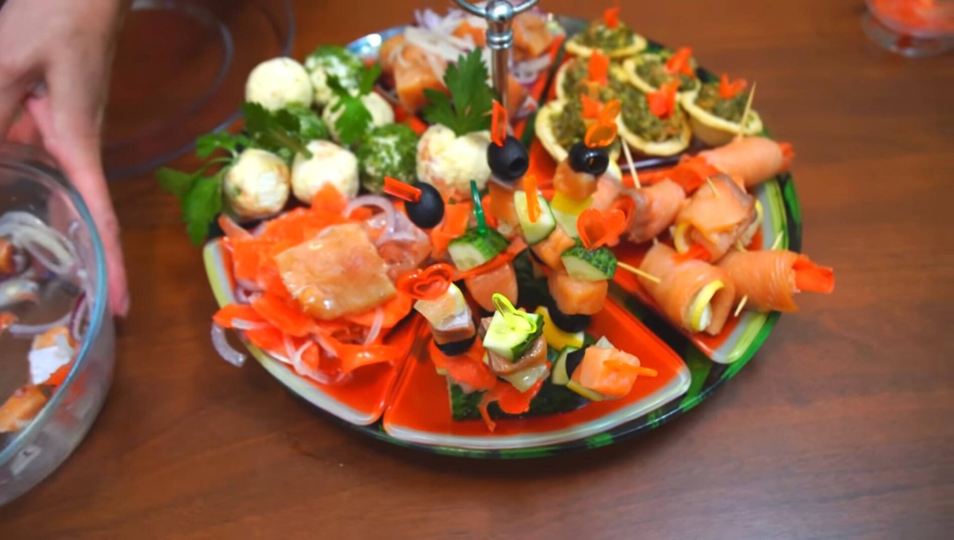 Кулінари поділилися рецептами найсмачніших холодних закусок із червоною рибою