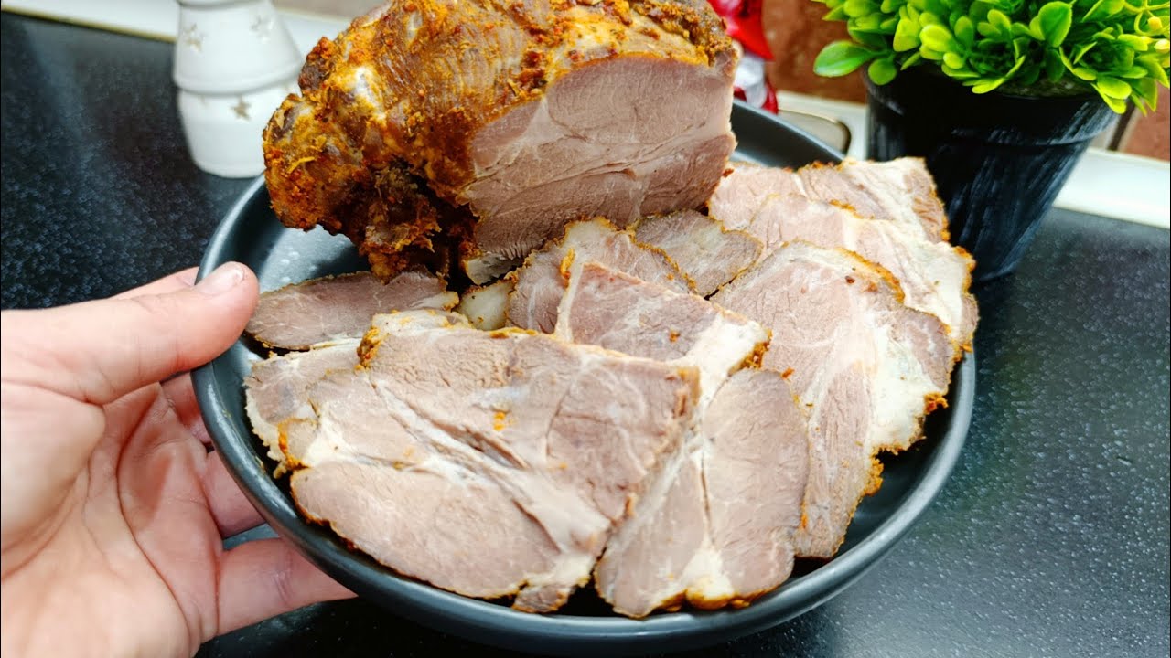 Кулінари розповіли, як приготувати неймовірно ніжну буженину в духовці