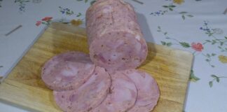 Кулінари поділилися перевіреним рецептом дуже смачної домашньої шинки з курки