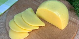 Досвідчені господині розповіли, як і в чому найкраще зберігати сир