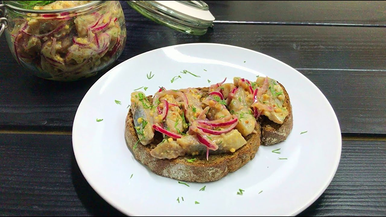 Кулінари розповіли, як приготувати оселедець у гірчичному маринаді з кавою