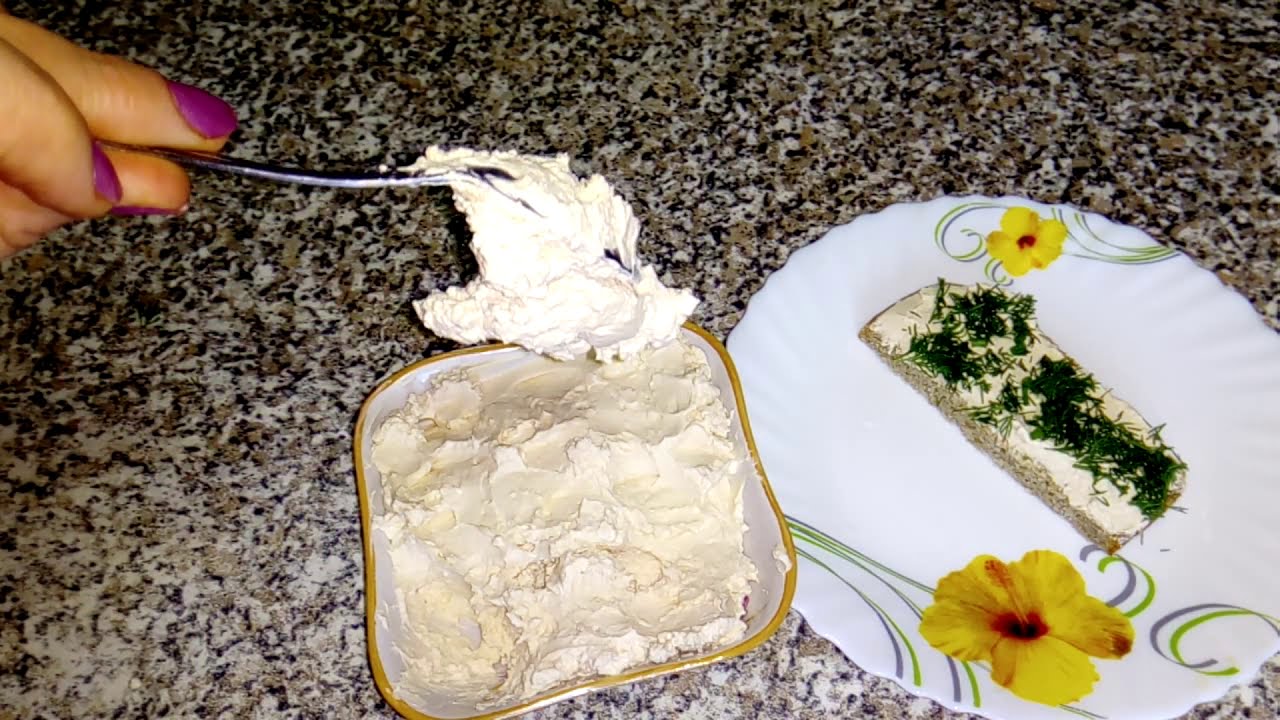 Кулінари розповіли, як приготувати смачний домашній сир із замороженої ряжанки
