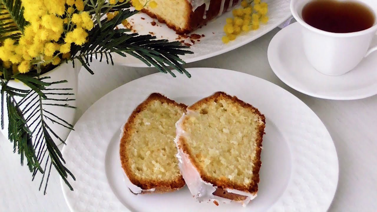 Кулінари поділилися рецептом м'якого та ніжного кексу з кокосовою стружкою