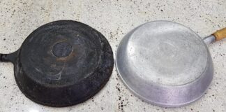 Господині розповіли, як легко відмити пательню саморобним засобом 