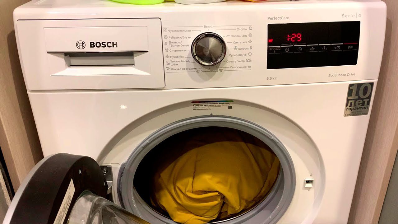 Господині розповіли, як правильно випрати зимову куртку в пральній машинці