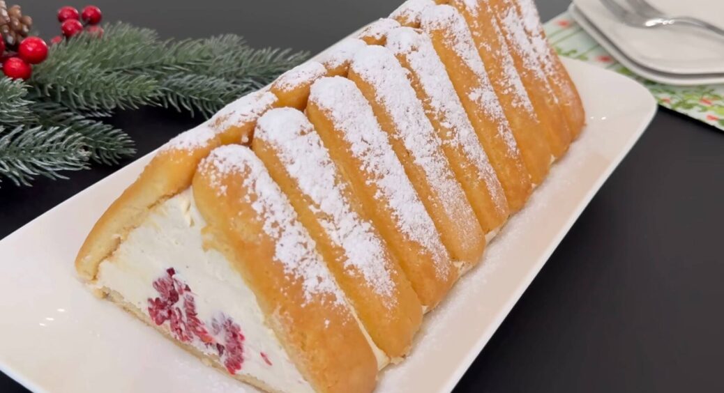 Десерт із 30 шт. печива та “жмені” ягід за 15 хв: у 10 разів смачніше за дорогі торти – просочувати не треба 