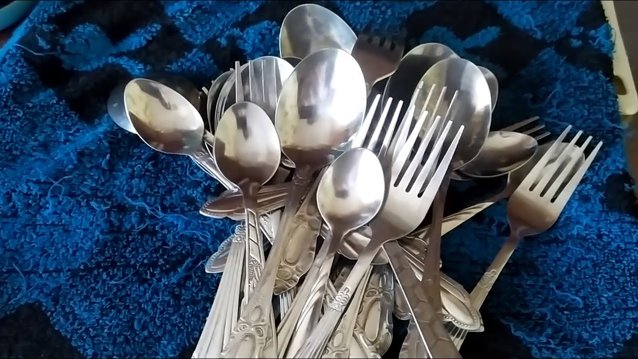 Господині розповіли, як швидко очистити столові прибори гірчичним порошком