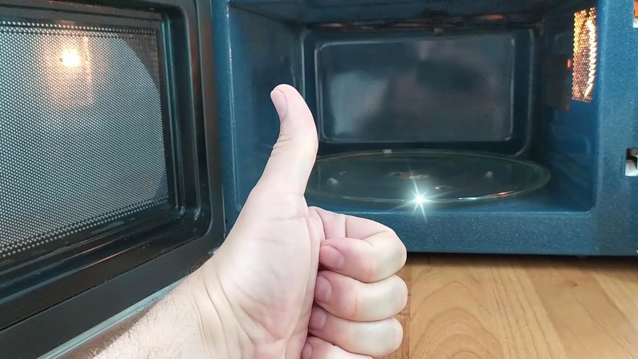 Господині розповіли, як у домашніх умовах почистити мікрохвильову піч за 5 хв