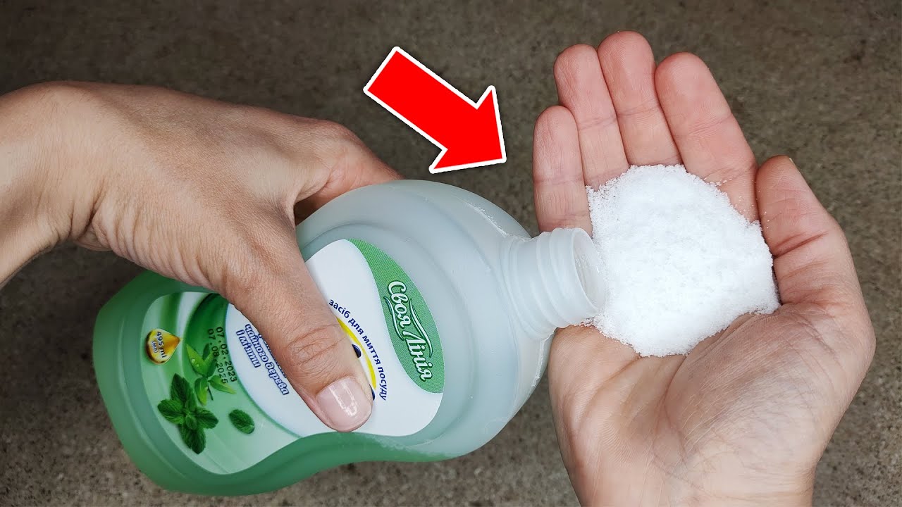 Досвідчені господині розповіли, скільки насправді солі потрібно для прибирання