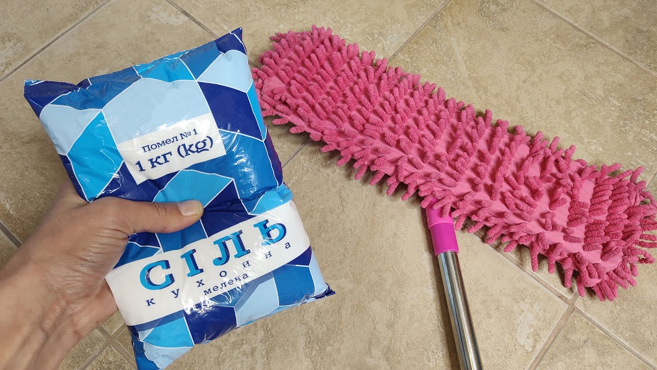 Досвідчені господині розповіли, скільки насправді солі потрібно для прибирання