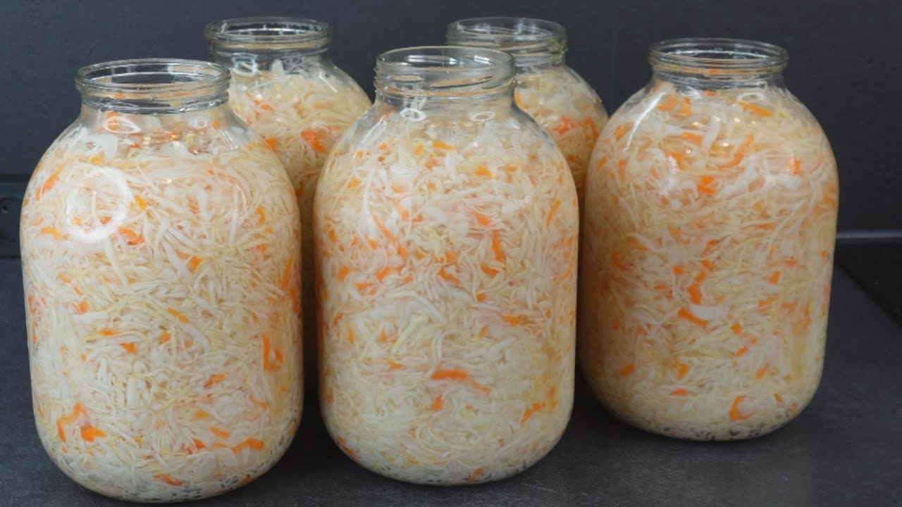 Кулінари назвали 5 надзвичайно важливих правил квашення капусти