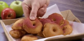 Кулінари розповіли, як приготувати повітряні яблучні пончики в хрусткому клярі