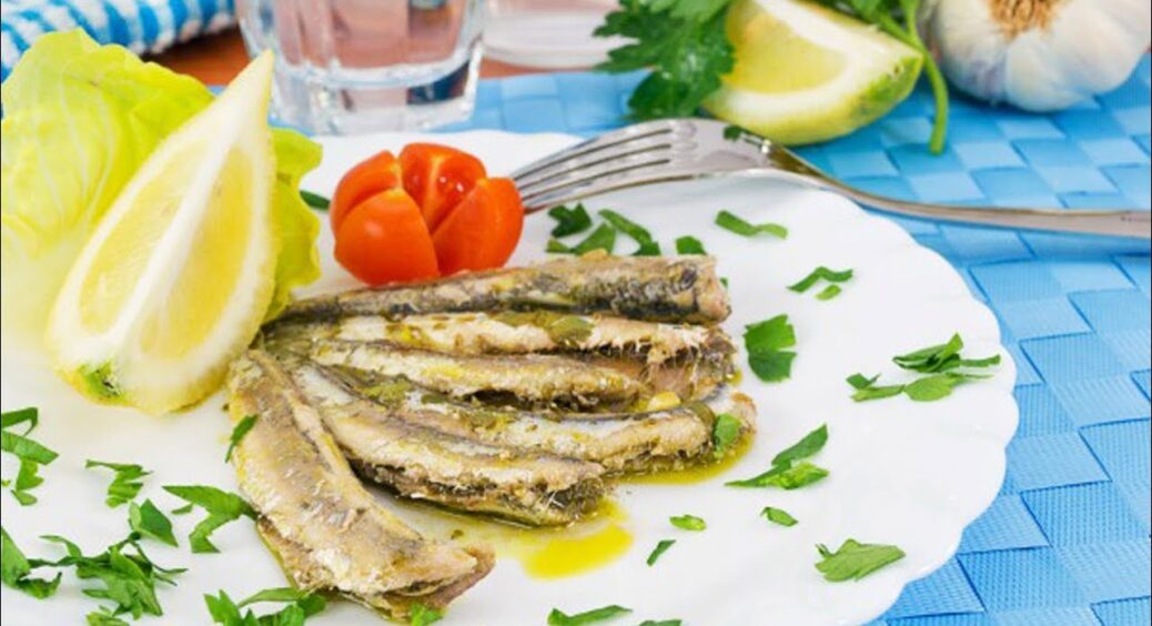 Ця риба дешевша за скумбрію, але в 4 рази корисніша: якщо приготувати її в цьому соусі, то ще й смачніша 