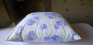 Експерти розповіли, як відновити стару подушку та повернути їй м'якість	