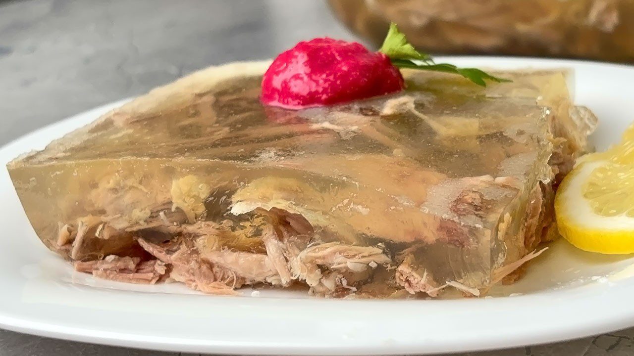 Шеф-кухарі розповіли, чим можна замінити звичні види м'яса в холодці