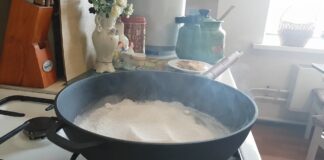 Господині розповіли, як швидко очистити чавунну сковорідку від нагару та жиру