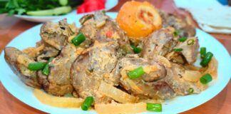 Кулінари розповіли, як приготувати курячу печінку в ніжному соусі без запаху